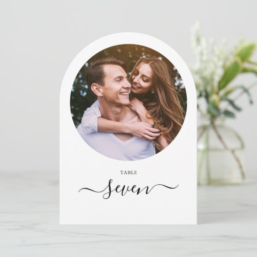 ブラックスクリプトフォトアーチ型テーブル番号 招待状 (スタンド正面)