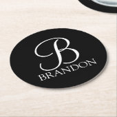 ブラックスクリプパーソナライズされたトモノグラムと名前 ラウンドペーパーコースター (アングル)
