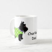 ブラックスコッツティテリア犬の緑のパーソナライズされた名前 コーヒーマグカップ (正面左)