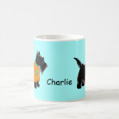 ブラックスコッツティテリア犬オレンジパーソナライズされた色 コーヒーマグカップ (中央)
