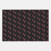 ブラックスタイリッシュバックグラウンドでのピンクの弓ハートとXO ラッピングペーパーシート (正面3)