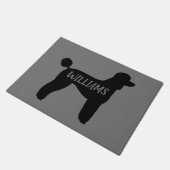 ブラックスタンダードプードルドッグシルエットパーソナライズされた ドアマット (アングル)