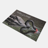 ブラックスワンへようこそ ドアマット (アングル)