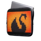 ブラックスワンアーティザンクロシェプリントエレクトロニクスバッグ ラップトップスリーブ (正面左)