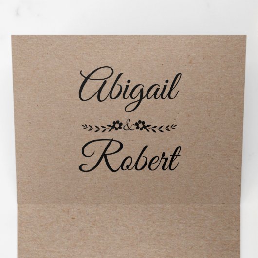 ブラックタイポグラフィクラフト紙ラスチック結婚ズ 三つ折り招待状 (内部最初)