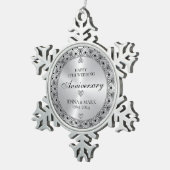 ブラックタイポグラフィシルバーグレイ25周年記念 スノーフレークピューターオーナメント (右)