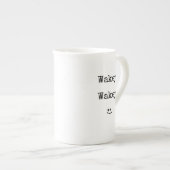 ブラックタイポグラフィフレーズWakyキー ボーンチャイナマグカップ (正面右)