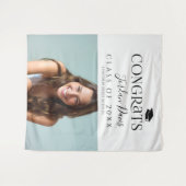 ブラックタイポグラフィモダン写真卒業パーティー タペストリー (正面(横))