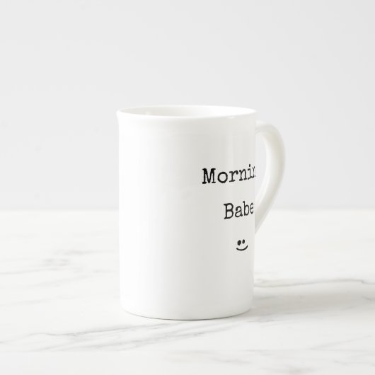 ブラックタイポグラフィモーニングベボーン中国マグ ボーンチャイナマグカップ (正面右)