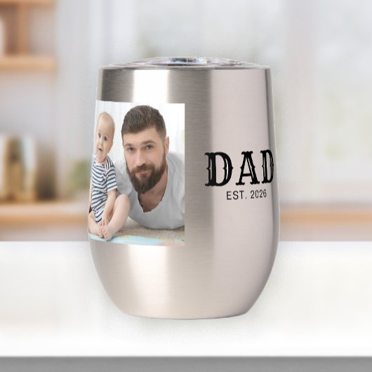 ブラックタイポグラフィーのDad Establishedフォト