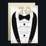 ブラックタキシードスーツ金ゴールドメンズ70th誕生日パーティー 招待状<br><div class="desc">ブラックTuxedoスーツ金ゴールドメンズ70th誕生日パーティー招待私たちの店の招待と一致するアイテムへのバリエーション</div>