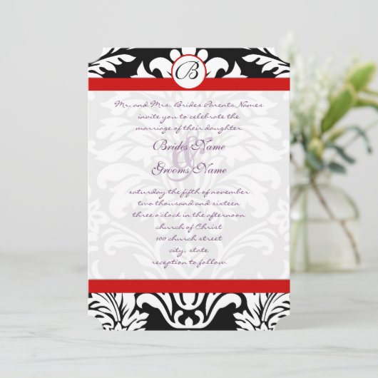 ブラックダマスク渦巻き赤トリムパープルフォント結婚ズ 招待状 (スタンド正面)