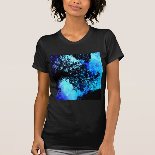 ブラックツリーズターコイズペリウィンクル宇宙 Tシャツ (正面)