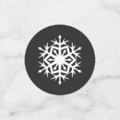 ブラックテーブルの冬の雪の結晶紙吹雪 コンフェッティ (スモール正面)