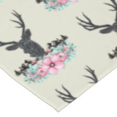 ブラックディアヘッド付き/ピンクの花と山 テーブルクロス (アングル)