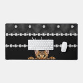 ブラックデスクマットの上にベンガルネコのダイヤモンド デスクマット (キーボード&マウス)