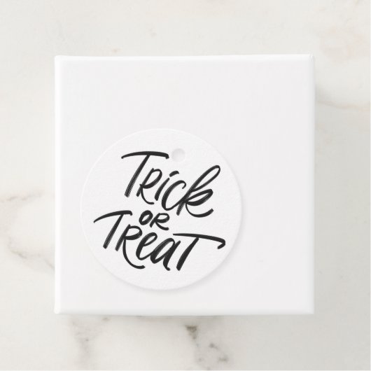 ブラックトリックまたはトリートハンドレタリングハロウィーン フェイバータグ (インサイチュ)