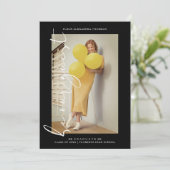 ブラックトレンディーフォトベビーゲストシンプル卒業 招待状 (スタンド正面)