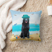 ブラックドイツシェパードドッグオンビーチ クッション (ブランケット)