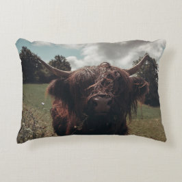 ブラックハイランドスコットランド牛の放牧ヴィンテージレトロ アクセントクッション