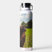 ブラックハイランド牛の放牧グリーンフィールドサンライト ウォーターボトル (背面)