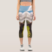 ブラックハイランド牛の放牧グリーンフィールドサンライト カプリレギンス (正面)