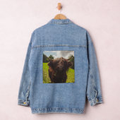 ブラックハイランド牛の放牧グリーンフィールドサンライト デニムジャケット (ハンガー)