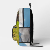 ブラックハイランド牛の放牧グリーンフィールドサンライト プリントバックパック (右)