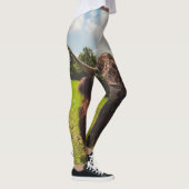 ブラックハイランド牛の放牧グリーンフィールドサンライト レギンス (右)