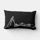 ブラックハロウィーンを敷き詰めたスケルトン ランバークッション (裏面)