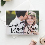 ブラックハンドモダンレタリング結婚写真 サンキューカード<br><div class="desc">表現書を取り入れたカスタマイズ可能な写真のサンキューカードに感謝の意エレガントをモダン表す。このデザインは個人気持ちとコンテンポラリースタイルをシームレスに融合し感謝してい、特別な日にお客様と共有するための最適な方法を提供する。お客様のお気に入りのお祝いの魔法をキャプチャする個人touchを追加して、お客様の写真を表示する。の詳細を追加し結婚てパーソナライズこのデザインで結婚式の日のような特別なサンキューカードを作素晴らしり、個人的な写真とエレガンスを組み合わせモダンて、ゲストのための永続的な思い出を作成！</div>
