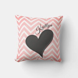 ブラックハートオンピンクシェブロンストライプ装飾用クッション クッション