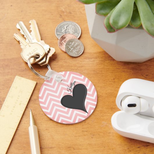 ブラックハートオンPink Chevronストライプ名 キーホルダー (デスク)