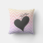 ブラックハートグラデーションオンシェブロンストライプ装飾用クッション クッション (正面)