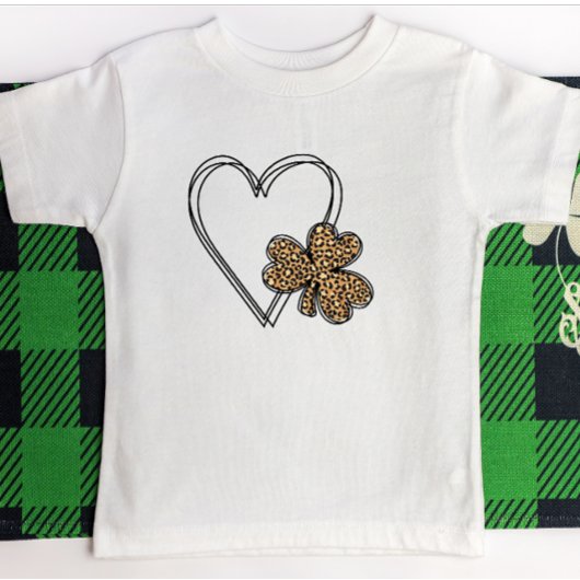 ブラックハートヒョウのクローバーシャムロックかわいいケルト Tシャツ