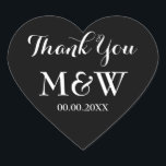 ブラックハート型結婚式の引き出物感謝していおステッカー ハートシール<br><div class="desc">黒いハート型の結婚式の引き出物感謝していはステッカー。黒と白またはカスタム背景色。スクリプトエレガントタイポグラフィ。ロマンチックな封筒用シール/シーラーとして、またはゲストの結婚式の引き出物ラベルとして感謝してい使用する。かわいい愛のシンボルの形スタイリッシュ文字。婚約パーティ、記念日など他の大事な行事にも便利</div>