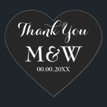 ブラックハート型結婚式の引き出物感謝していおステッカー ハートシール<br><div class="desc">黒いハート型の結婚式の引き出物感謝していはステッカー。黒と白またはカスタム背景色。スクリプトエレガントタイポグラフィ。ロマンチックな封筒用シール/シーラーとして、またはゲストの結婚式の引き出物ラベルとして感謝してい使用する。かわいい愛のシンボルの形スタイリッシュ文字。婚約パーティ、記念日など他の大事な行事にも便利</div>