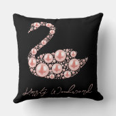 ブラックバックエレガントグラウンド上のピンクパールスワン クッション (裏面)
