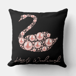 ブラックバックエレガントグラウンド上のピンクパールスワン クッション