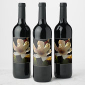 ブラックバックグラウンドマグノリア花ワインボトル ワインラベル (ボトル)