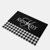 ブラックバッファロープレイドファミリー名モノグラム ドアマット (アングル)