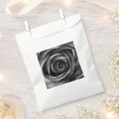 ブラックバラフラワーフローラ装飾ヴィンテージ フェイバーバッグ (クリップ留めされた状態)