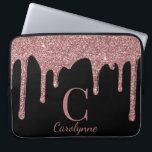 ブラックバラ金ゴールドスパークルグリッタードリップスモノグラム ラップトップスリーブ<br><div class="desc">バラガーリー金ゴールドスパークルグリッタードリップスモノグラムラップトップスリーブと私たちのトレンディーフェイクグリッタードリップ金ゴールドピンク/バラのシックな黒い背景の上でドリップ。CedarとStringによって設計。さらにパーソナライズすクリックるにはカスタマイズ、「さらに」リンクを使用し、デザインツールを使用してデザインを変更する。おもし手伝い又はマッチング品が必要連絡です。</div>