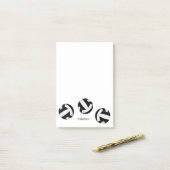 ブラックバレーボールメモ帳とアスリートまたはコーチ名 ポストイット (デスク上)