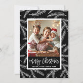 ブラックパインブランチパターンメリークリスマスフォト シーズンカード (正面)