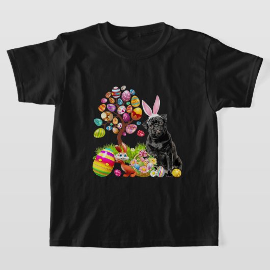 ブラックパグイースター卵の木の犬バニーイースターデー Tシャツ (レイダウン)