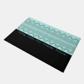 ブラックパターン（の模様が）あるブライトターコイズ ドアマット (アングル)