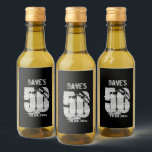 ブラックパーソナライズされた50th Any Birthday Party Fever ワインラベル<br><div class="desc">ブラック50thパーソナライズされた任意の誕生日パーティミニワインラベル</div>