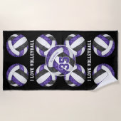 ブラックパープルガーリーチームカラー私はバレーボールが大好き ビーチタオル (正面)