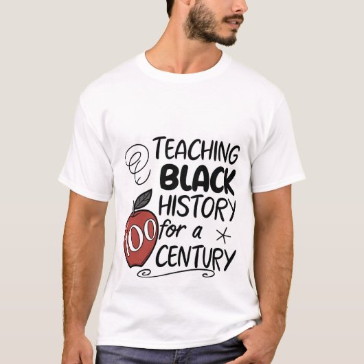 ブラックヒストリーを100年間教えてきた先生Tシャツ Tシャツ (正面)